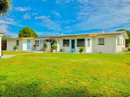 Spacious House Near Warm Mineral Springs, Fl!!