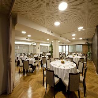 Breaking Business Hotel