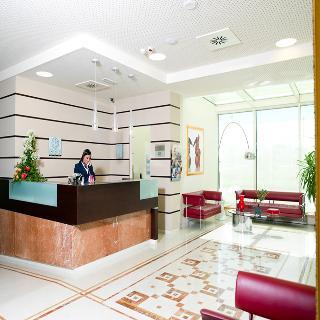 Breaking Business Hotel