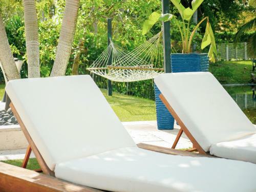 Luxury Pool Home 15 Min From Airport