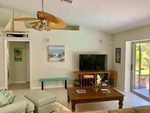 *coastal Beautiful Pool Home All To Yourself! *