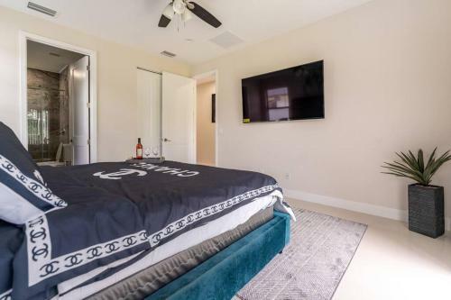 **new**gorgeous 3bedroom Minutes From Beach