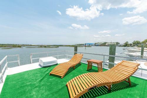 River View Houseboat