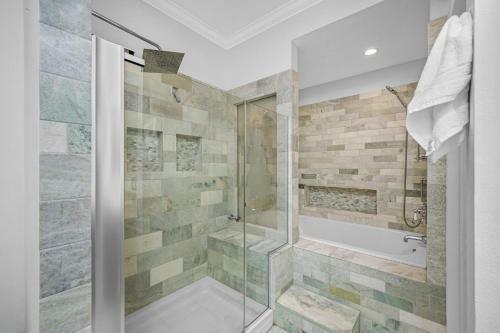 Amazing 5br King-pool & Spa A Block From The Bay