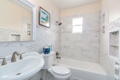 Beautiful Completely Remodeled Home Minutes To Downtown