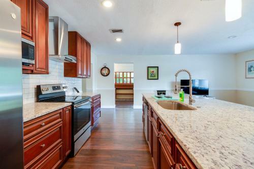 Beautiful Completely Remodeled Home Minutes To Downtown