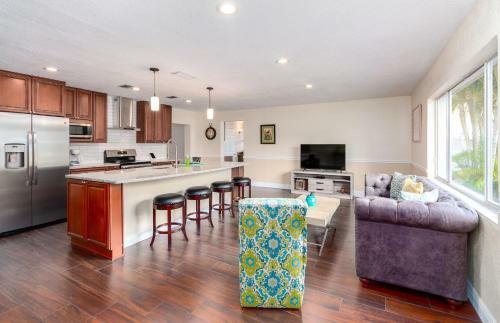 Beautiful Completely Remodeled Home Minutes To Downtown