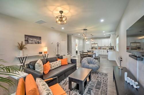 Contemporary Tampa Abode With Fully Fenced Yard