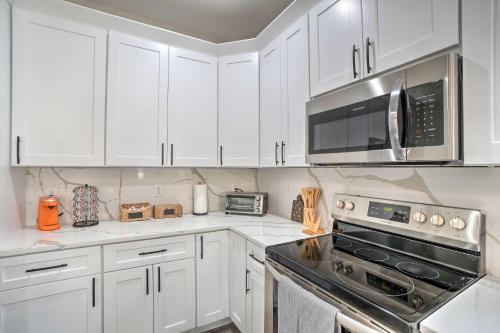 Contemporary Tampa Abode With Fully Fenced Yard