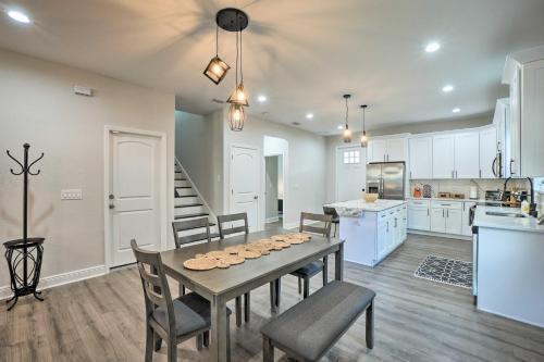 Contemporary Tampa Abode With Fully Fenced Yard