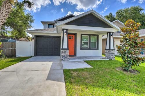 Contemporary Tampa Abode With Fully Fenced Yard