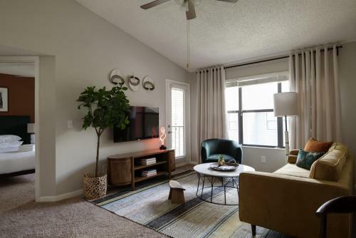 Wanderjaunt - Grande Oasis Luxury Apartments