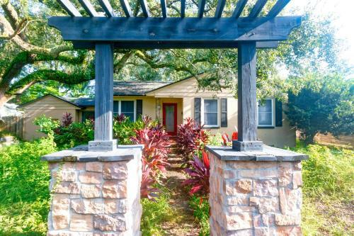 Cozy Hideaway Near Seminole Heights