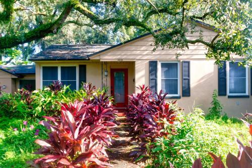 Cozy Hideaway Near Seminole Heights