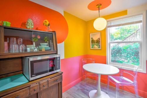 Eclectic Tampa Home Less Than 4 Mi To Busch Gardens!