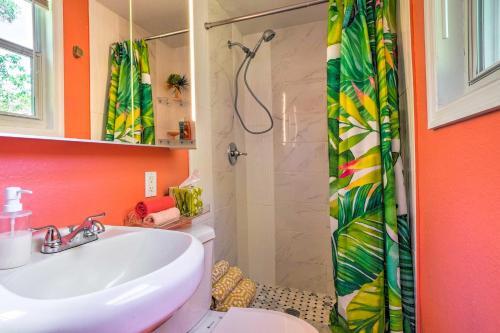 Eclectic Tampa Home Less Than 4 Mi To Busch Gardens!
