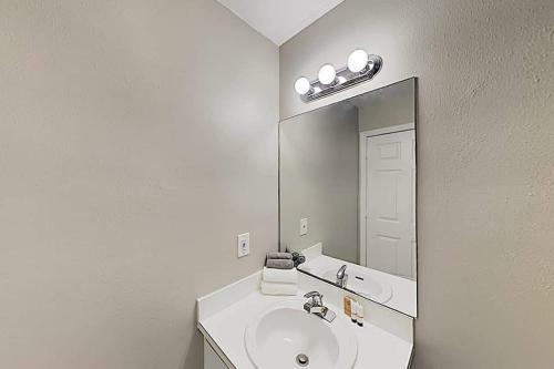 Modern And Cozy Home 10 Mins To Beach