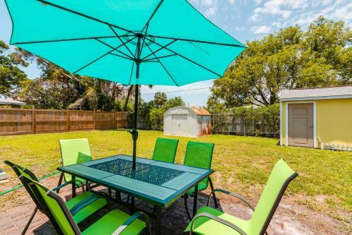 Charming Cozy Cottage In South Tampa