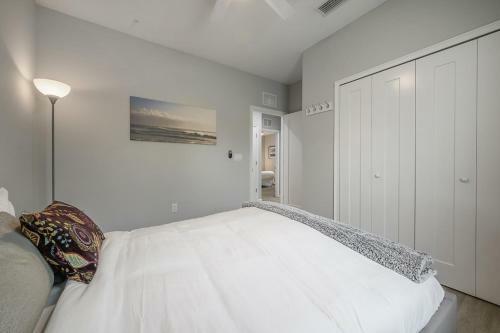 Apartamento Eclectic Townhome Haven In Tampa