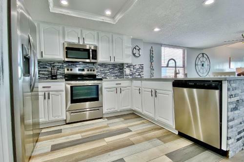 Beach Place 1-404