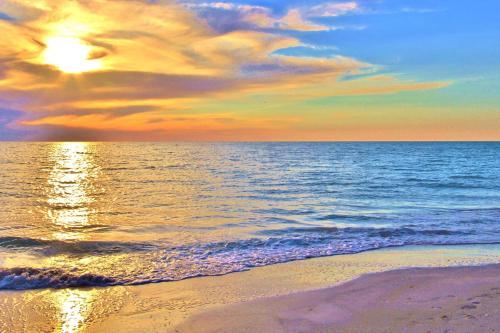 Beach Place 1-404