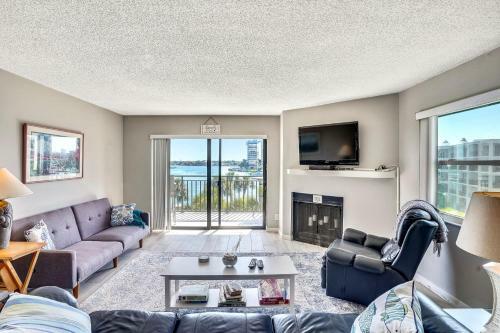 Blind Pass Lagoon Unit 404 Boat Friendly, Pool, Close To It All!