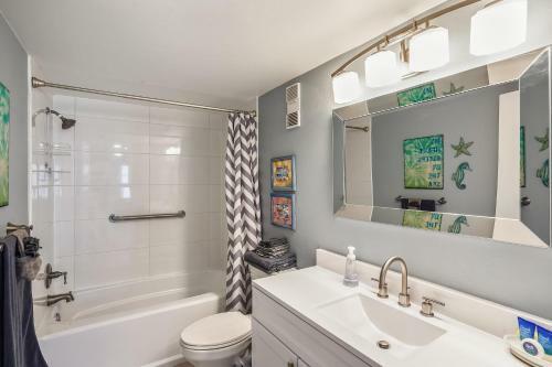 Blind Pass Lagoon Unit 404 Boat Friendly, Pool, Close To It All!