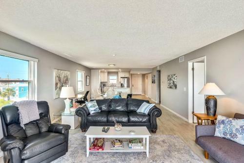 Blind Pass Lagoon Unit 404 Boat Friendly, Pool, Close To It All!