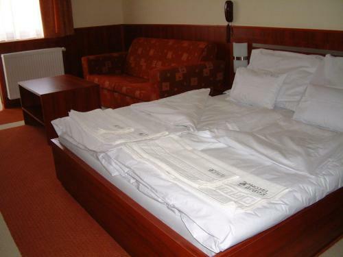 Korona Hotel �s �tterem