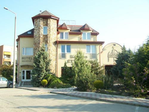 Korona Hotel �s �tterem