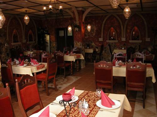 Korona Hotel �s �tterem