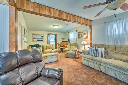 Caldwell House With Grill About 1 Mi To Downtown!