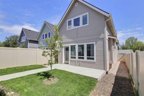 Modern & Luxurious Private 3 Bedroom Boise Home
