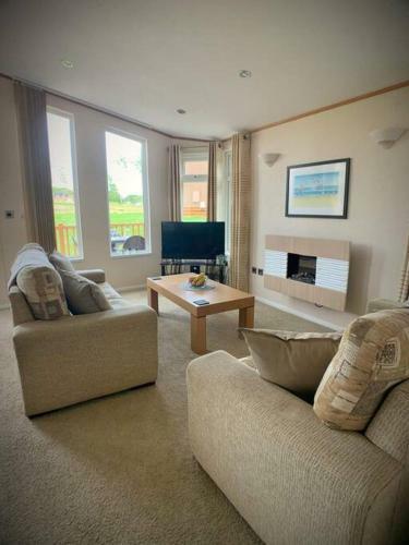 Relaxing 2-bedroom Holiday Lodge In Cornwall