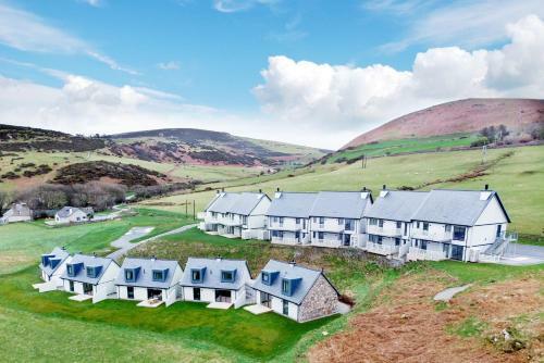 2 Bed Ground Floor Apartment - 7 Plas