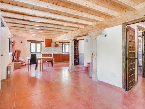 Rustic Holiday Home In Merilla With Valley View