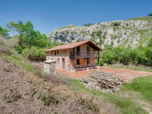 Rustic Holiday Home In Merilla With Valley View