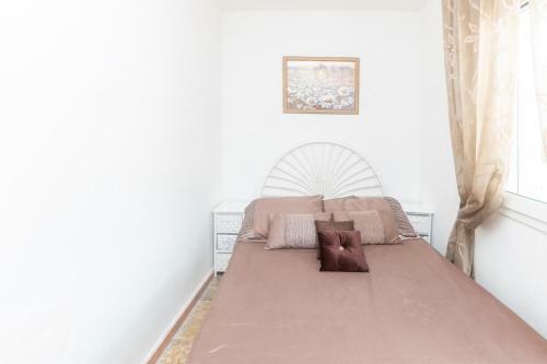 Charming 3br Townhouse W/ Terrace & Swimming Pool