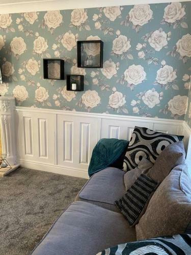 Alder House - A Modern Vibrant 4 Bedroom House