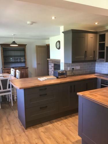 Apartamento 3 Bedroom Bungalow In Llanrhaeadr Ym