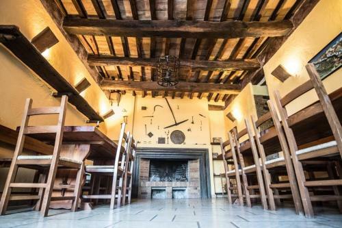 Hostal Castel D?arno Guest House