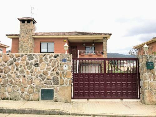 Entire Cottage With Swimming Pool And Bbq