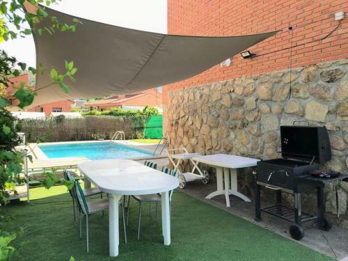 Entire Cottage With Swimming Pool And Bbq