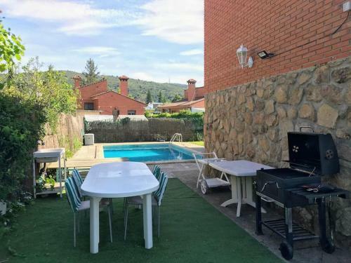 Entire Cottage With Swimming Pool And Bbq