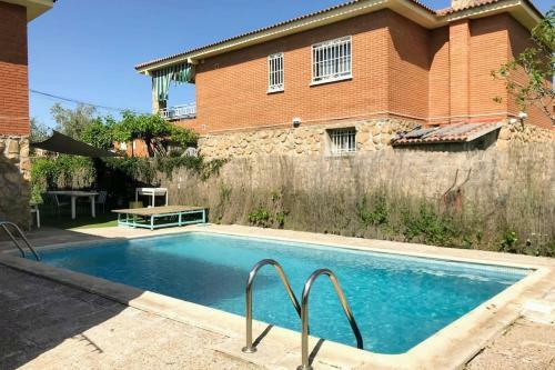 Entire Cottage With Swimming Pool And Bbq