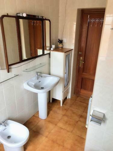 Entire Cottage With Swimming Pool And Bbq