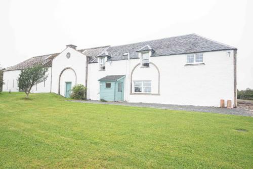 Steading Cottage - 50m From The Beach