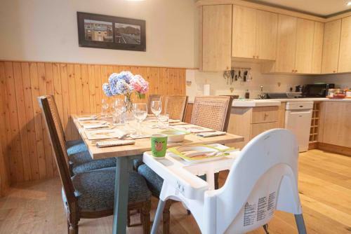 Steading Cottage - 50m From The Beach