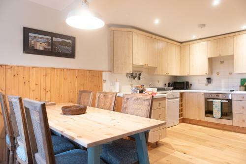Steading Cottage - 50m From The Beach