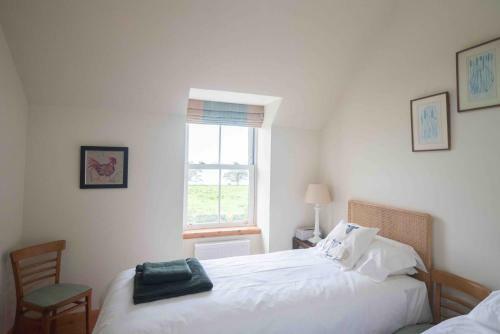 Steading Cottage - 50m From The Beach